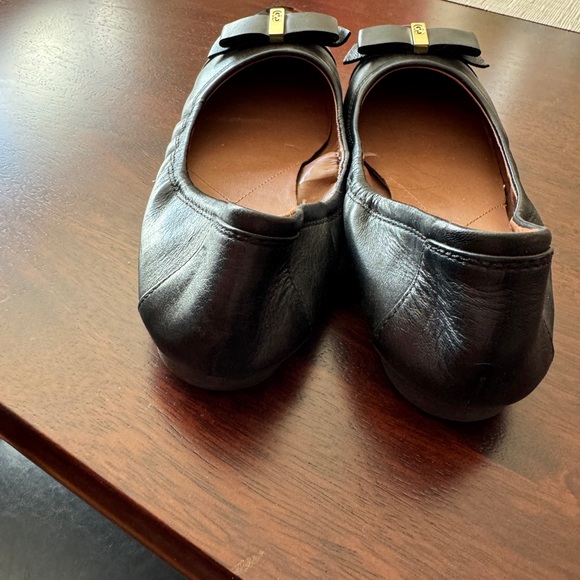 Cole Haan black leather ballet flats with bow detail size 7 new without box - Picture 7 of 7